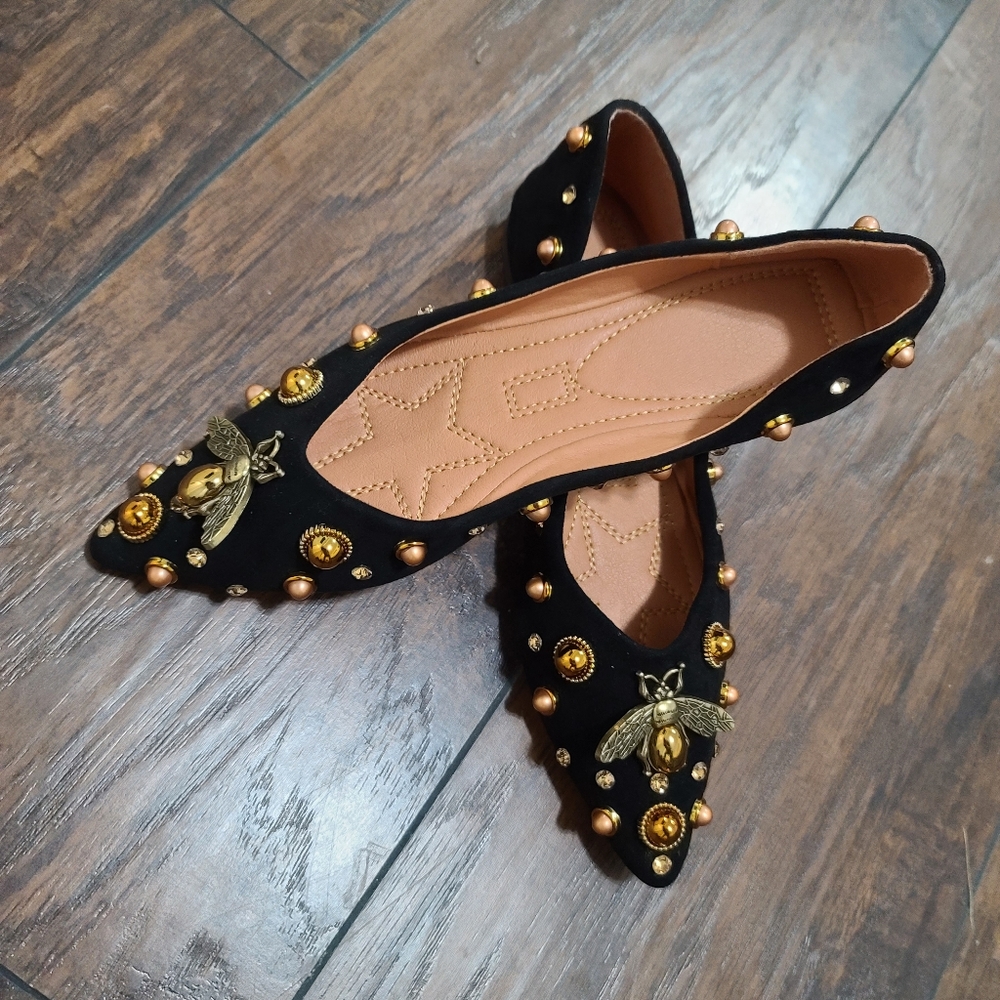 Black bee stud flats